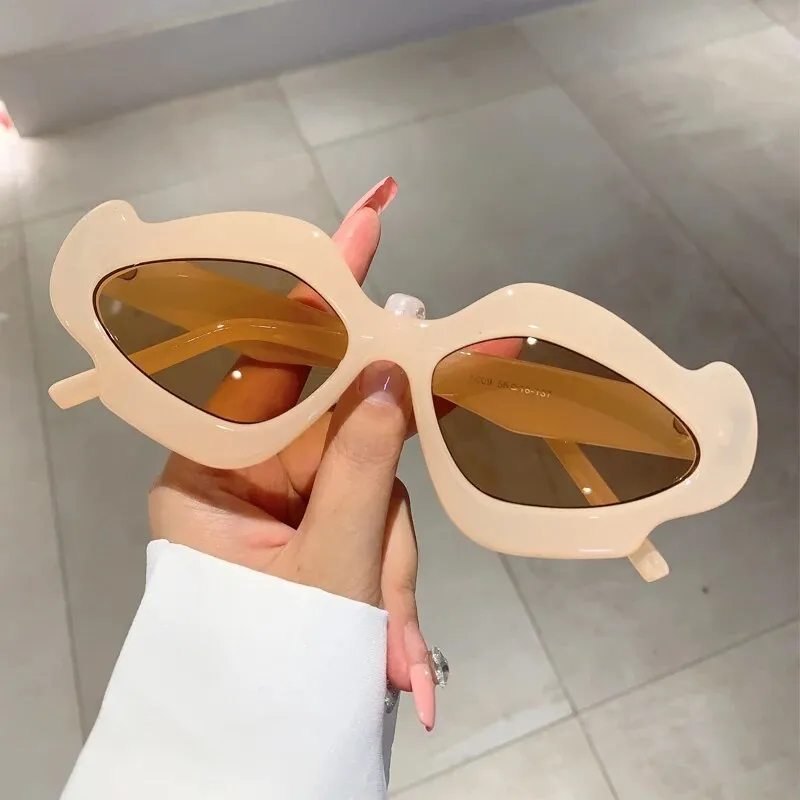 TEEK - Curved Thick Border Sunglasses